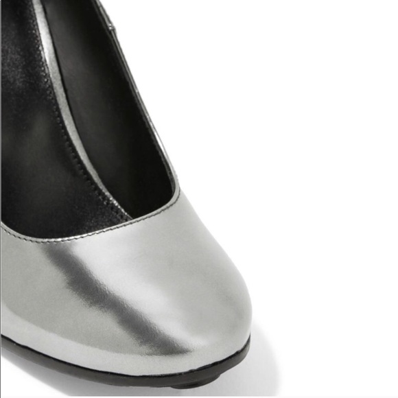 T O D S : Metallic Silver Leather Studded Pumps - Picture 8 of 8